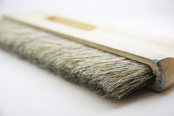 Strie faux dragging brush.